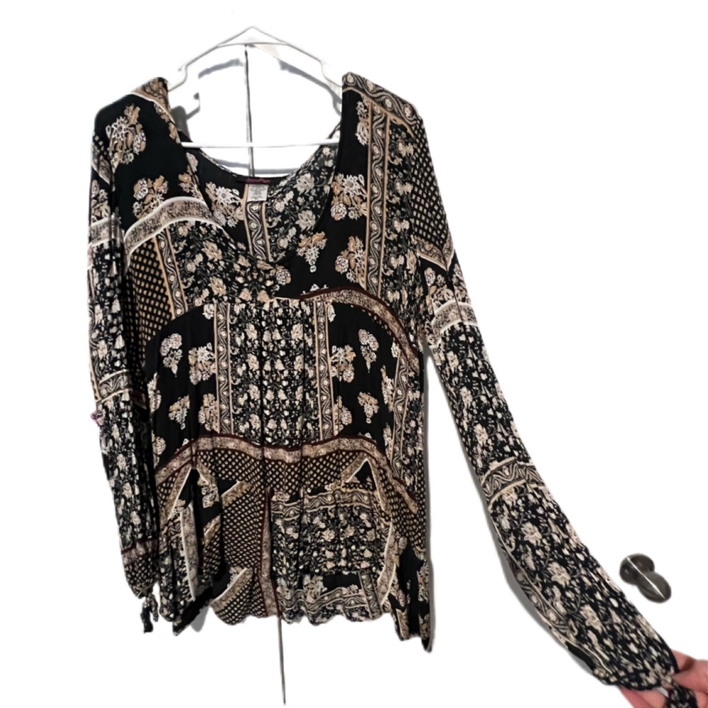 Lorena Rose Black and White Floral Top